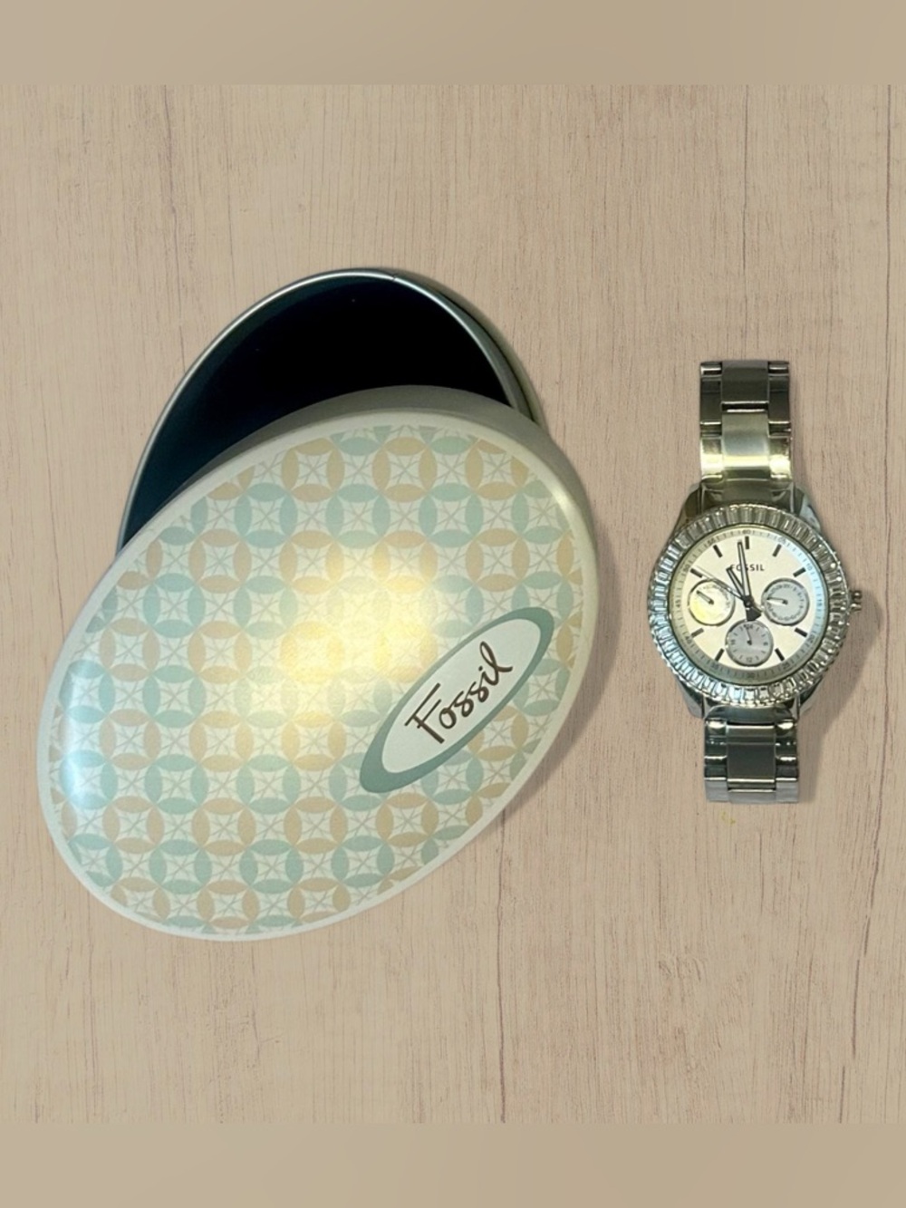 Fossil Silver-Tone Watch with Mother of Pearl Dials in Patterned Tin